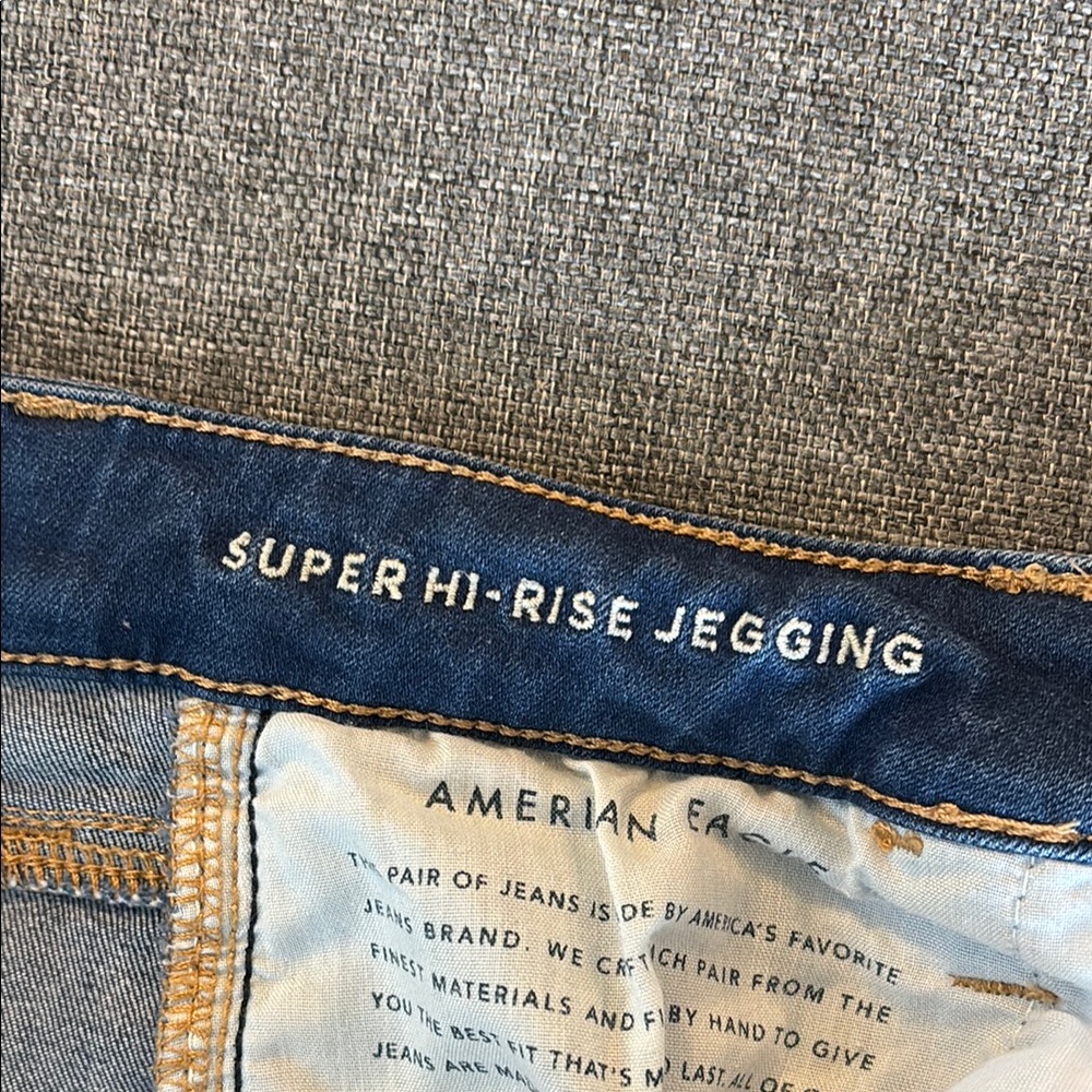 Classic Blue American Eagle Women's Jeans, size 12 - Picture 3 of 4